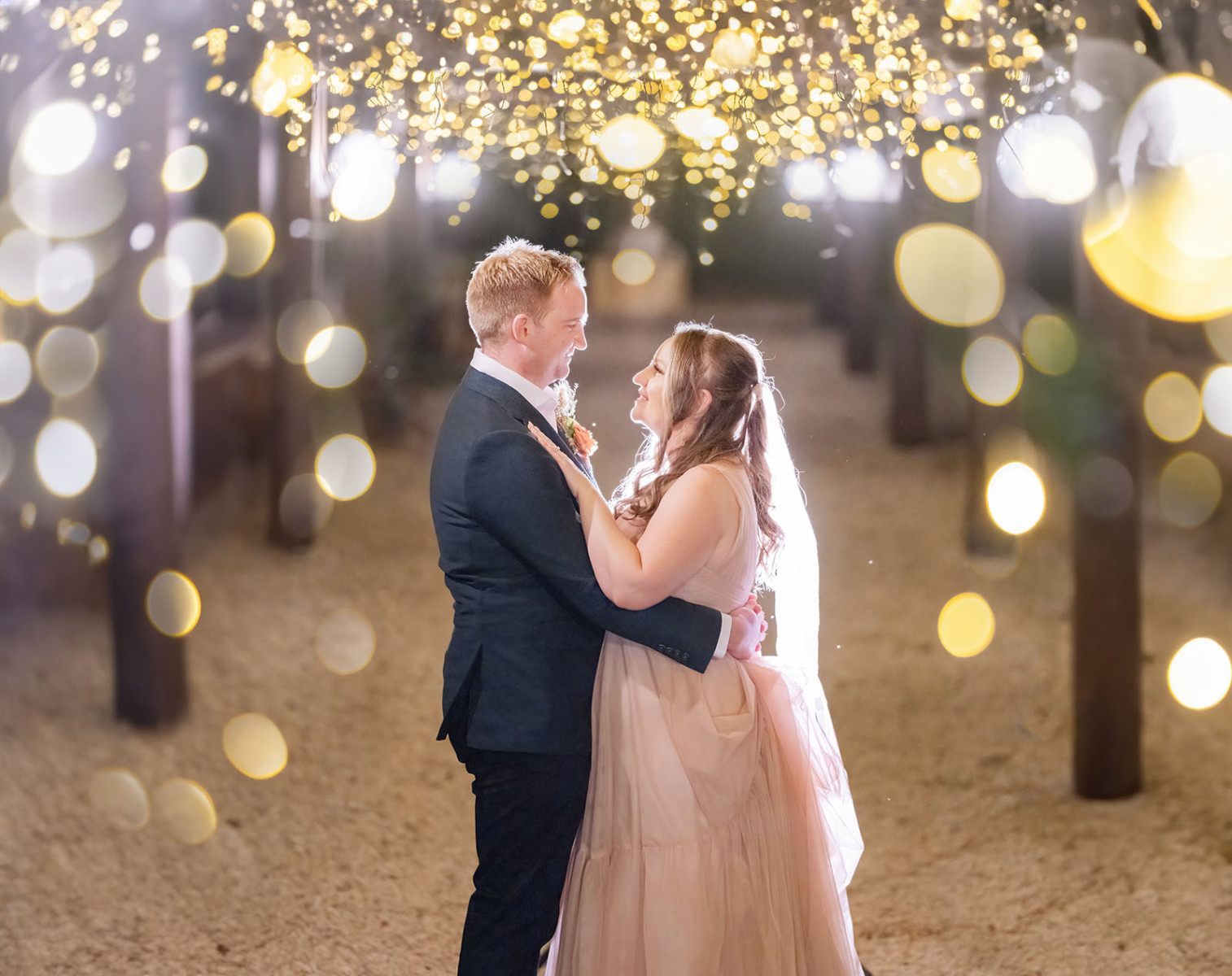 The Pros and Cons of Daytime vs. Nighttime Weddings Which is