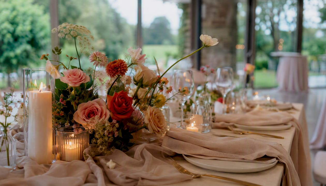 How image galleries shape listing performance for sellers 1 Staged wedding table with flowers and linen
